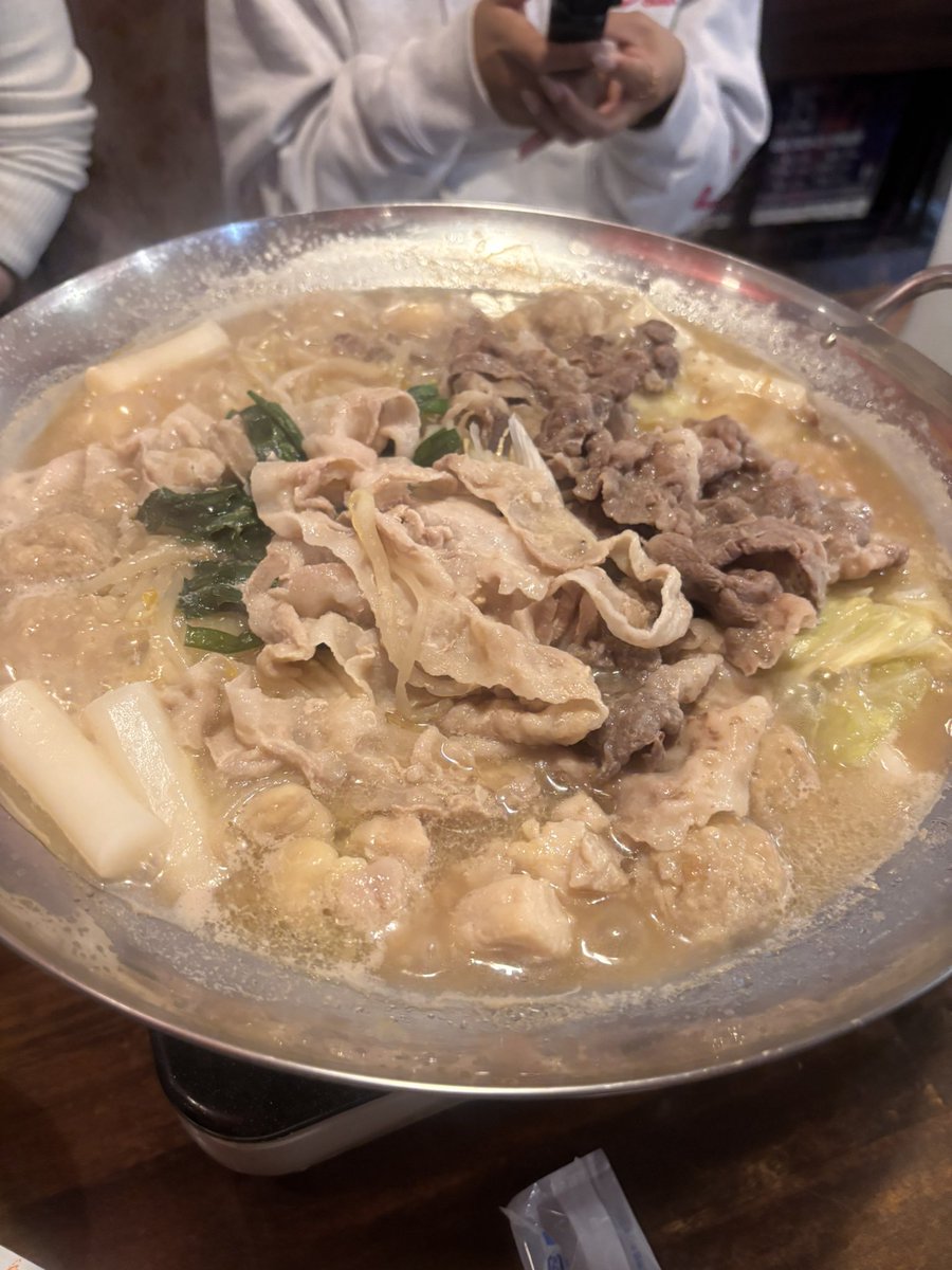 chiii715's tweet photo. 鶴心鍋今年もぽみほのちゃんと🫶美味しすぎた🫶
親方女将さんありがとうございました（＾_＾）♡
みなさん良いお年を〜😪
#なかなかゆっくり会わへんからワイだけ話題に時差ある　#新居引っ越したら絶対に来てもらう https://t.co/VXT72Lk5xP