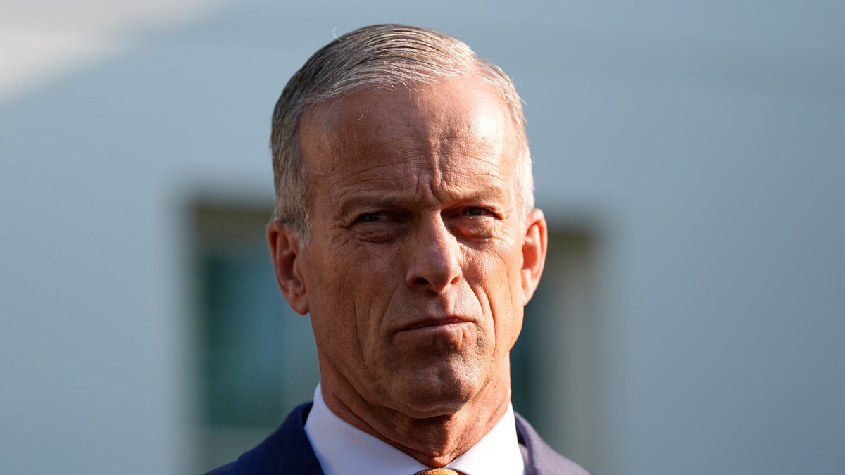 EricLDaugh's tweet image. 🚨 JUST IN: JD Vance demands Senate Republicans NUKE the "blue slip," which allows Democrats to block Trump US attorney and judge nominees

"The single biggest obstacle to prosecuting violent leftists is judges and prosecutors in deep blue areas who think violence is OK if you're…