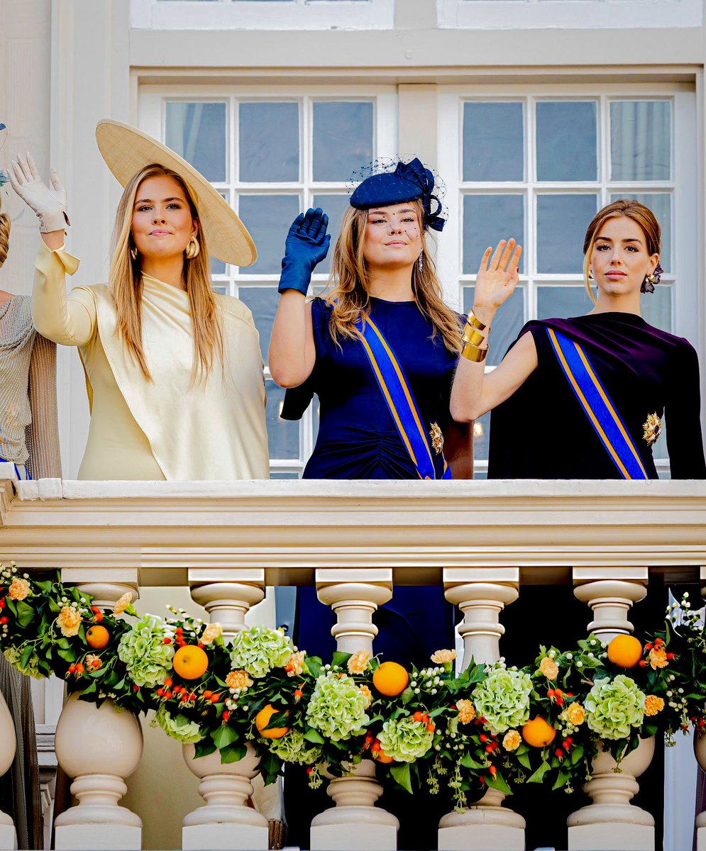 royalchildren_'s tweet photo. #PrincessCatharinaAmalia #PrincessAlexia and #PrincessAriane of The Netherlands appear on the balcony of Noordeinde Palace after the State opening of the Parliament (“Prinsjesdag”), in The Hague 👑 -September 16th 2025.
.
📷 : Patrick van Katwijk/@GettyImages https://t.co/ifXadDdN7n