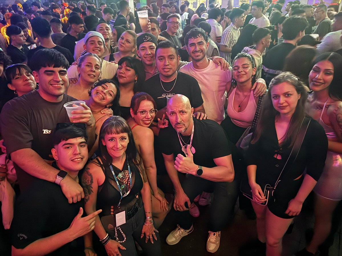 gabyfranch77's tweet image. Terrible noche en la #fiestadelostrabajadoresdecoto2025 felicitaciónes @BuffonePablo por la organización de siempre y a todos nuestros compañeros Delegados que hicieron esto posible estando atentos a cada situación 👏 @VaneRamos1402 @CarlosPerezSEC @cocorojas83 #soysec #soyazul