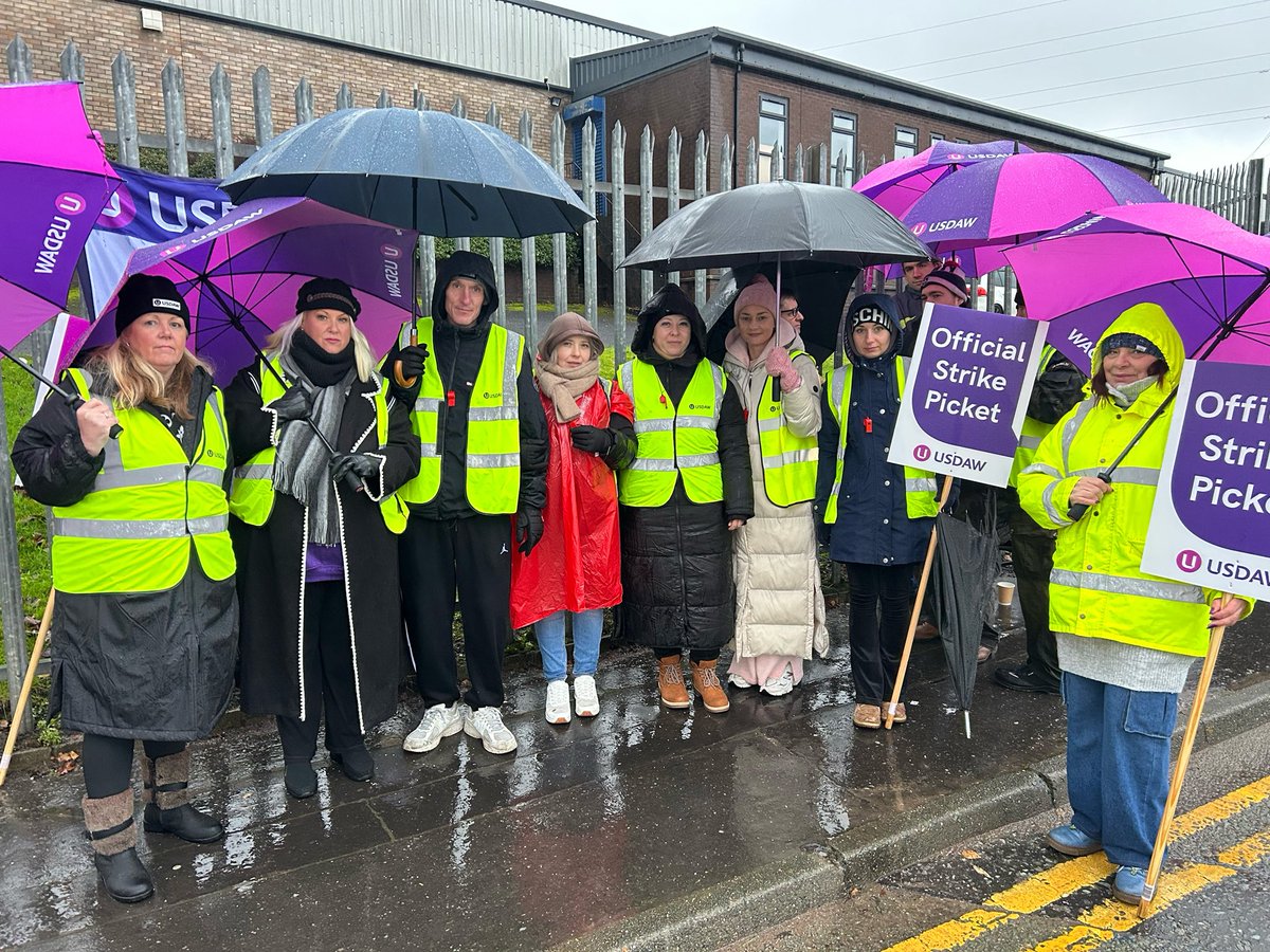 Usdaw members and officials on the picket line to oppose Tetrosyl’s appalling use of fire and rehire ✊