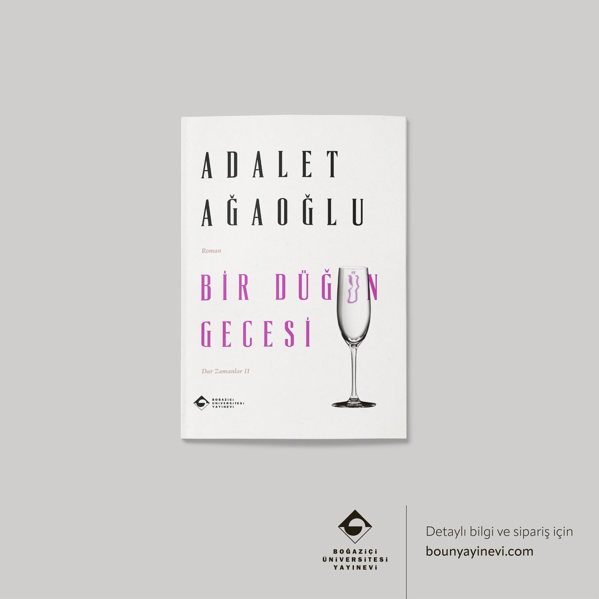 Adalet Ağaoğlu, eleştirel gerçekçiliği ve insan ruhunu derinlemesine analiz eden psikolojik çözümlemeleriyle modern Türk edebiyatının en güçlü kalemlerinden biridir. "Dar Zamanlar" serisinin ikinci kitabı olarak yayımlanan Bir Düğün Gecesi (1979), Türkiye'nin darbe döneminde