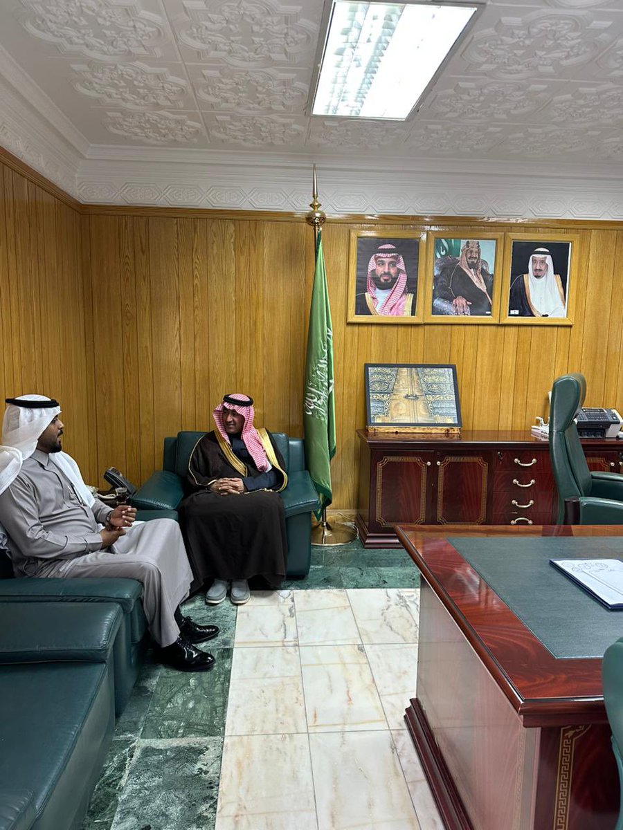 albadaya_m's tweet photo. باشر رئيس بلدية محافظة #البدائع المهندس ماجد بن محمد السالم أول مهام عمله اليوم سائلين المولى التوفيق له ،حيث كان في استقباله سعادة محافظ البدائع الأستاذ حسون بن صالح الحسون في مكتبه وذلك ضمن إطار تعزيز التنسيق والتكامل بين الجهات الحكومية.

#أمانة_منطقة_القصيم
#بلدية_البدائع https://t.co/3X2tKdhq5o
