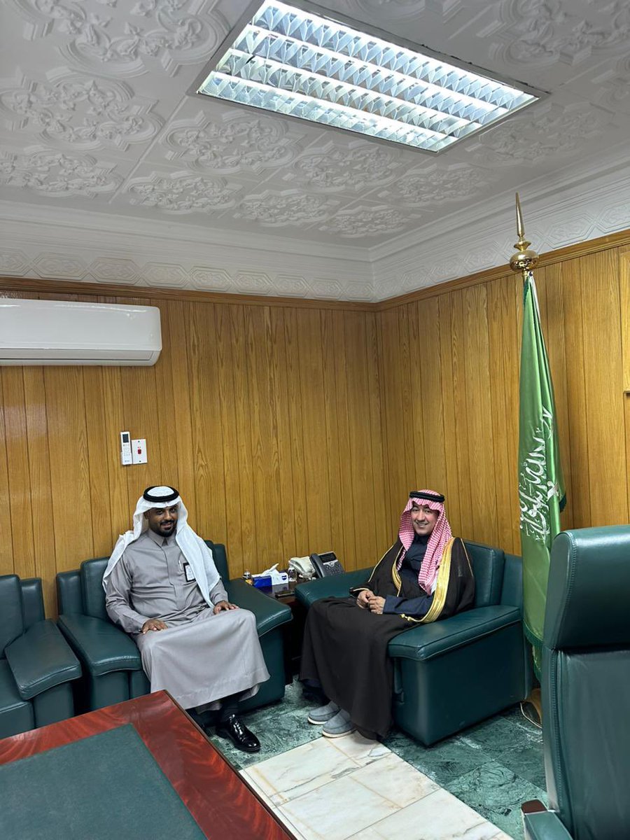 albadaya_m's tweet photo. باشر رئيس بلدية محافظة #البدائع المهندس ماجد بن محمد السالم أول مهام عمله اليوم سائلين المولى التوفيق له ،حيث كان في استقباله سعادة محافظ البدائع الأستاذ حسون بن صالح الحسون في مكتبه وذلك ضمن إطار تعزيز التنسيق والتكامل بين الجهات الحكومية.

#أمانة_منطقة_القصيم
#بلدية_البدائع https://t.co/3X2tKdhq5o
