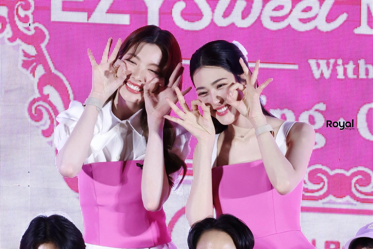 Royal_1127's tweet image. 251215 🧀

EZY SWEET MOMENT WITH LINGORM
#EZYSweetxLingOrm
#LingOrm #หลิงออม