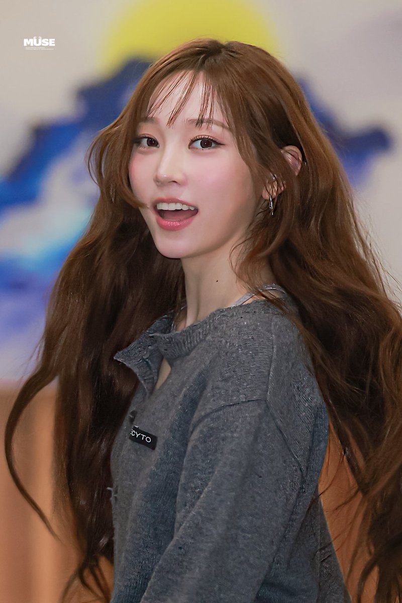 muse_youngseo's tweet image. 251215 진짜 너무 예뿌ㅠㅠ…🥹 #영서 #YOUNGSEO