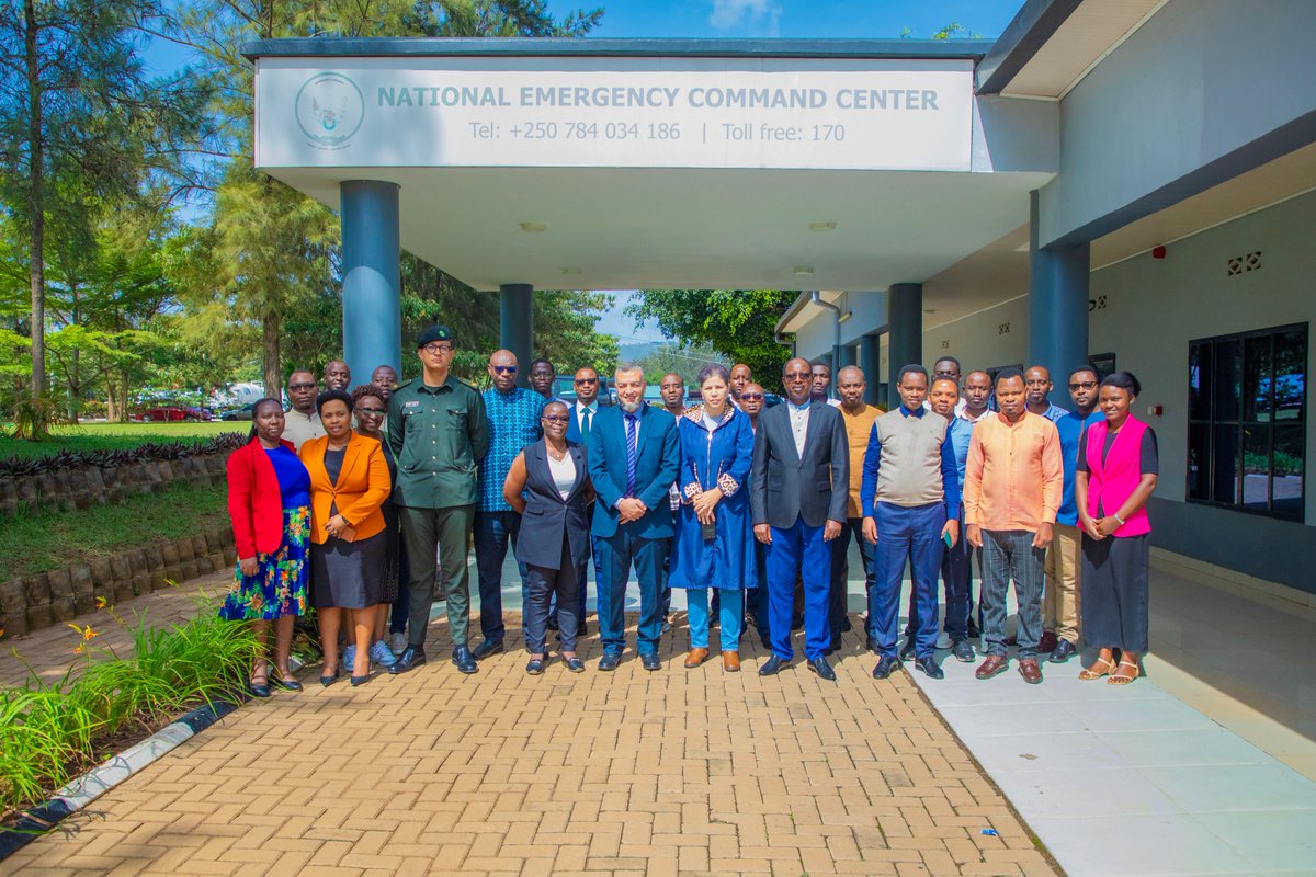 RwandaEmergency's tweet image. Today, ACP Egide Mugwiza, Director General for Response and Recovery Operations and Coordinator of the National Emergency Command Center, officially opened the five-day National Training Course for First Responders to Radiological Emergencies, organized in partnership with the…