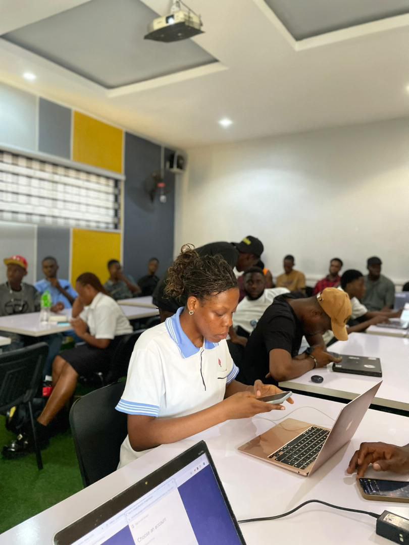 This last quarter was a BIG one for Caffeine AI in Nigeria.

From campus tours to workshops at <a href="/OAUniversity/">Obafemi Awolowo University</a>  and <a href="/phcityonline/">Port Harcourt City</a>, with over 400 attendees, as well as a Promptathon where individuals built incredible projects.

newsworth24.com/expert-calls-o…

Here’s a quick recap of the