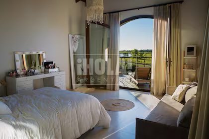 🚨AHORA | ESTE ARTÍCULO DE LA NACIÓN QUE MUESTRA LA MANSIÓN DE FANTINO ESTÁ SIENDO TENDENCIA EN REDES: SAUNA, GIMNASIO, PILETA, BIBLIOTECA Y MÁS

👉🏼Hubo mucho enojo en redes cuando Fantino pidió a Caputo que le dé la lancha, la caña y le llene el tanque de nafta.
👉🏼Pide que le