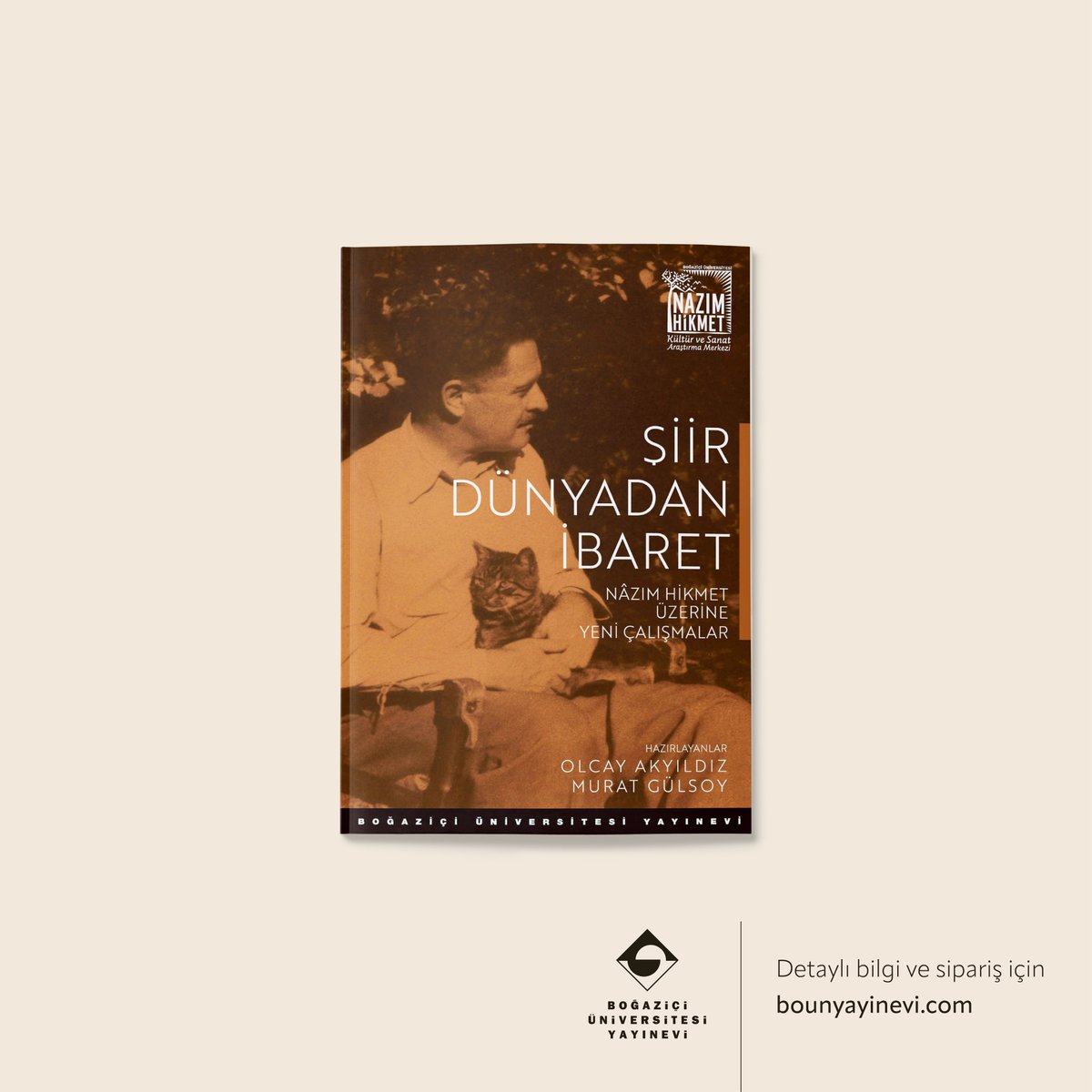 “-Şiir bunlardan mı ibaret yalnız, Doktor Bey?”
“-Şiir dünyadan ibaret. Ve bugünkü dünyada yalnız bu dediklerim anlatılmaya değer.”
“Şiir Dünyadan İbaret” diyen Nâzım Hikmet, edebiyat serüveninin en başından itibaren her şeyin şiire mevzu olabileceği düsturuyla yazdı.
-----------