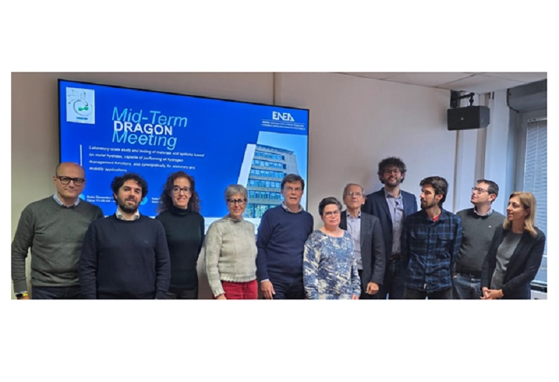 Hydronews2's tweet photo. Nuovi materiali per stoccare e gestire l’#idrogeno: al via il progetto DRAGON coordinato dall’ Università degli Studi di Torino @unito 
#hydrogen
@UniGenova @UniParthenope​ @CNRsocial_ @ENEAOfficial 

https://t.co/0Nty4M8Jq0 https://t.co/0zp9GAnZ6E