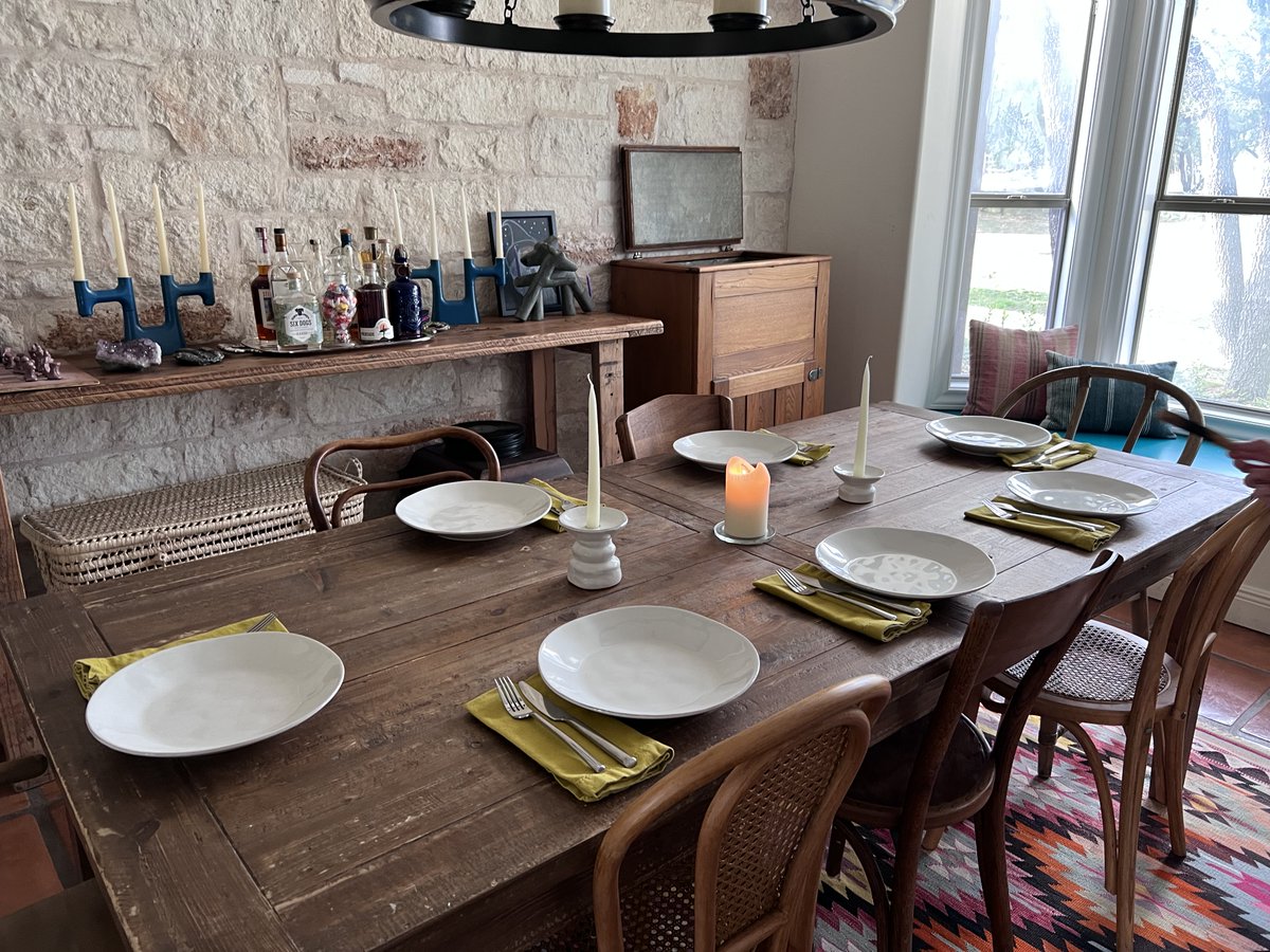 A few years ago, my dinner table sat empty because we were all waiting for the last guest.

Finally, he came in and said:

“Sorry, I’m late. When you go through a divorce, everything takes longer, like figuring out which house your daughter’s sweater is in. And traffic is rough.”