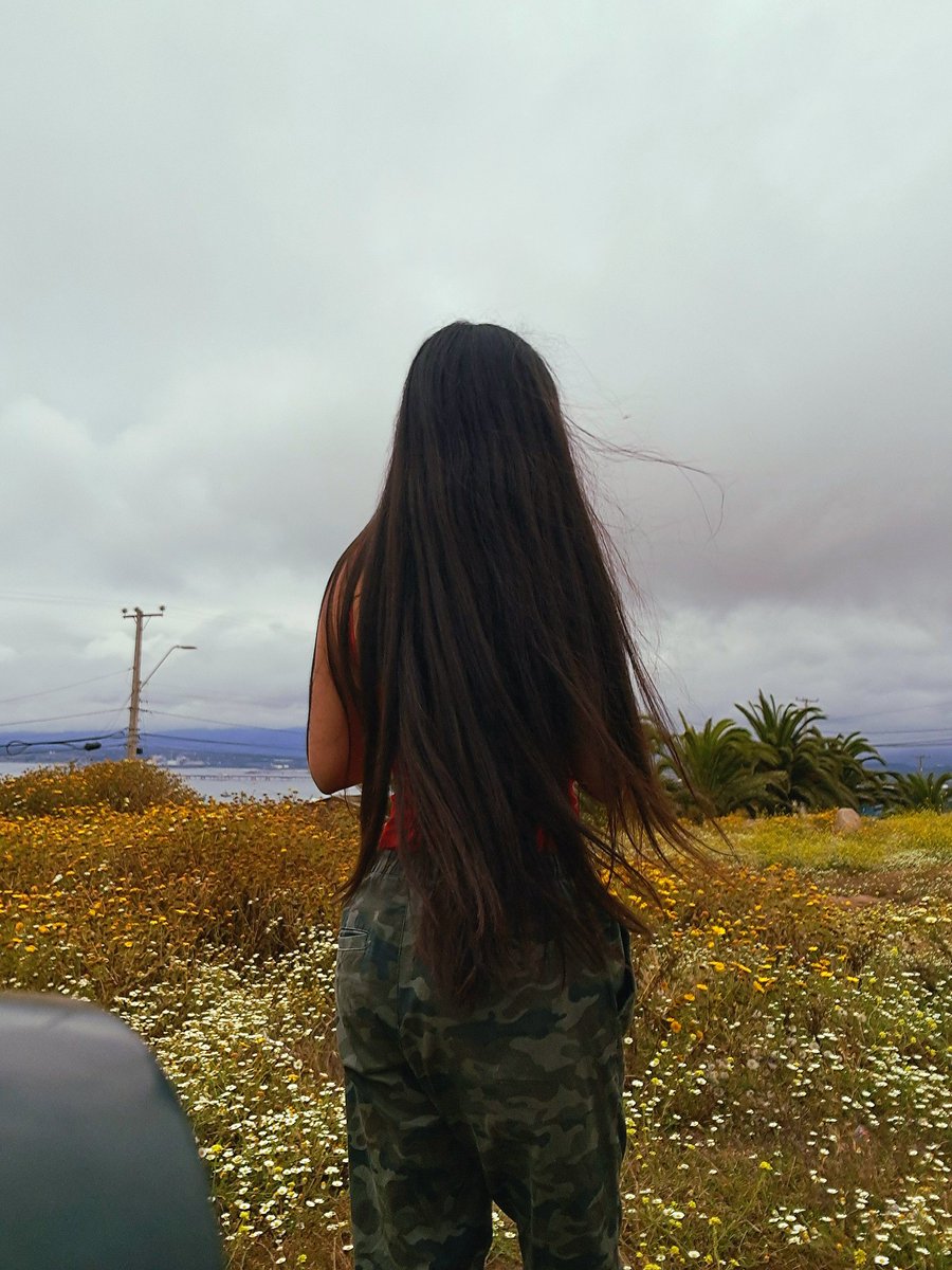 Thefavouriteee's tweet photo. Búscame si esque algún dia me logras alcanzar 🌬🎶 https://t.co/SjYYSuqCI8
