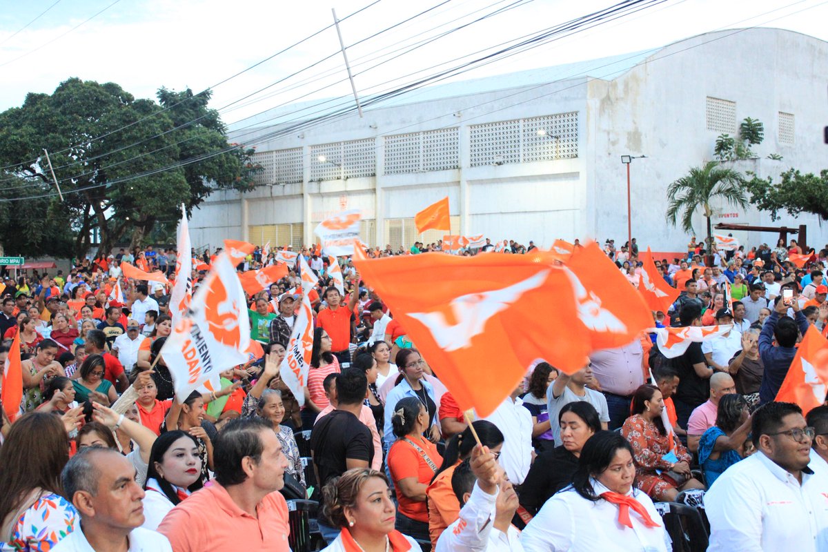 Desde Reforma, seguimos consolidando el proyecto que ya da resultados. Se tomó protesta a la nueva Fuerza Naranja, encabezada por Josué Contreras, quien junto a un equipo comprometido se suma a este Movimiento que escucha y pone al centro a la gente y sus causas al frente. 🍊