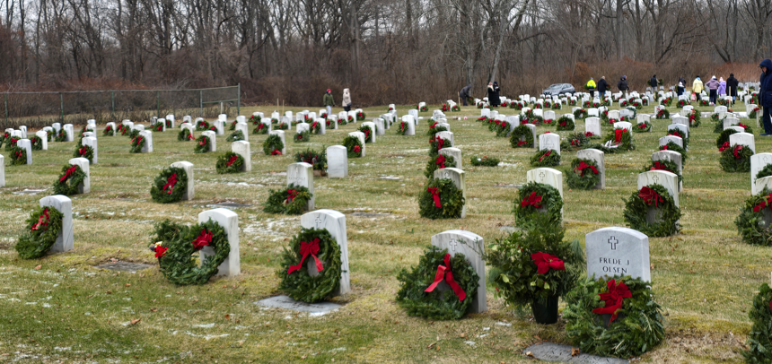 KAMNAirVehicles's tweet photo. We honor our nation’s heroes with pride, paying tribute to our brave veterans with wreaths that symbolize our deep gratitude for their remarkable service. #kamanairvehicles #honorthebrave https://t.co/bLrk5fSLsJ
