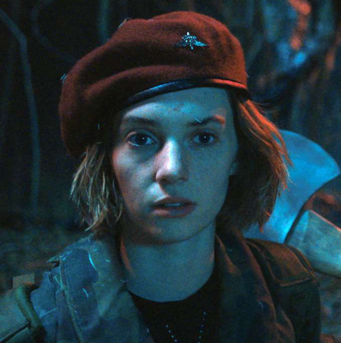 girlwreckage's tweet image. its so funny how they're all doomed and they may die at any time and the world is going to end but steve harrington and robin buckley at different moments in their lives found the time to say "wait a minute... let me put my gay little hat on"