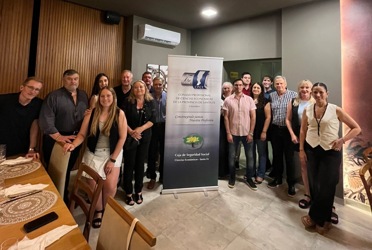 📍Delegación Sastre

🤝Autoridades se reunieron con profesionales de la zona para compartir experiencias, debatir temas de actualidad y despedir el año 🎇