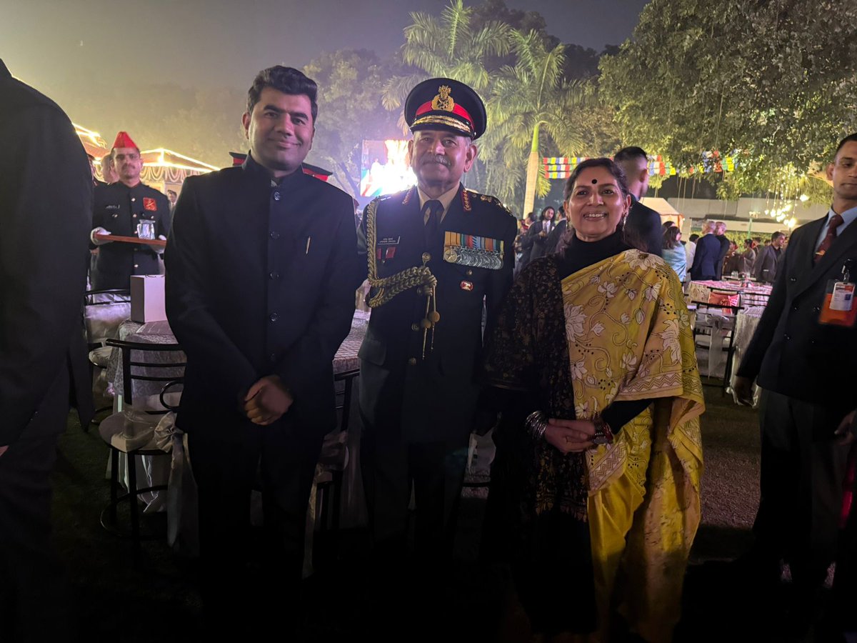 SagarDefence's tweet photo. “India will never forget  the valour of our Armed Forces that led to the win in the 1971 war.” -  Honourable Prime Minister Shri @narendramodi Ji

Commemorating the unparalleled valour that led to India’s decisive victory in the 1971 war, the inspiring ‘At Home’ dinner at #ArmyHouse on the eve of #VijayDiwas was a moment that brought together remembrance, gratitude, and national pride, graced by the Honourable #President of India, Smt DroupadI Murmu Ji (@rashtrapatibhvn) and the Honourable #RakshaMantri,  Shri @rajnathsingh Ji alongside Gallantry Award winners, Sportspersons,  Achievers from varied fields and senior Indian leadership, underscoring  India’s expanding #global defence engagement and the growing international confidence in the nation’s #homegrown military technologies.

Our Co-Founder and CFO, Mridul Babbar (@Mdlski) had the honour to meet the Honourable Chief of the Army Staff (#COAS), General Upendra Dwivedi, PVSM, AVSM, @adgpi, accompanied by the President of the Army Wives Welfare Association (#AWWA), Smt Sunita Dwivedi Ji.

The event featured #indigenously developed technology and niche capabilities, reflecting the Indian Army’s steady transformation into a modern, innovative and self-reliant force. As the nature of warfare and security is evolving, #autonomous and unmanned technologies are emerging as critical force multipliers.  Platforms such as Autonomous Cargo Carrying Aerial Vehicle (#ACAV), the Autonomous Weaponised Boat Swarm (#AWBS), and the Autonomous Underwater Vehicle (#AUV) are redefining surveillance, reconnaissance, and #maritime dominance, while significantly reducing risk to human life.

#VijayDiwas2025 #IndianArmy #IndianArmedForces #AutonomousTech #AtmanirbharBharat #ViksitBharat2047 

@PMOIndia @DefMinIndia @narendramodi  @SpokespersonMoD @vivekvirmani5 @Dayanand_delhi @indiannavy @India_iDEX @makeinindia @IN_WNC @IN_HQENC  @IAF_MCC @HQ_IDS_India @DRDO_India @AIMtoInnovate @giridhararamane @DPIITGoI @startupindia @NorthernComd_IA @IaSouthern @DrdoTdf @cdacindia @dgshipping_IN @PrinSciAdvOff @ONGC_  @MSInSociety @midc_india @investindia @PortXLglobal @Nikunj_Parashar @Mdlski @dang_lakshay @mysaurabh96