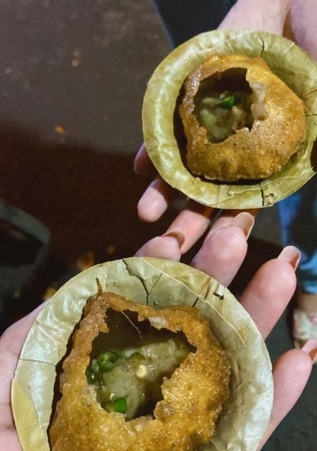 जिंदगी में सबसे बड़ा प्रेशर तब आता है जब आपके मुंह में एक गोलगप्पा पहले से हो.... दूसरा प्लेट में हो और तीसरा गोलगप्पा हाथ में लिए गोलगप्पे वाले भैय्या आपकी तरफ देख रहे हो....!😬🥴😝🤣🤘😎
मेरा आज का दुख🙄
#ITWelcomeToDerry