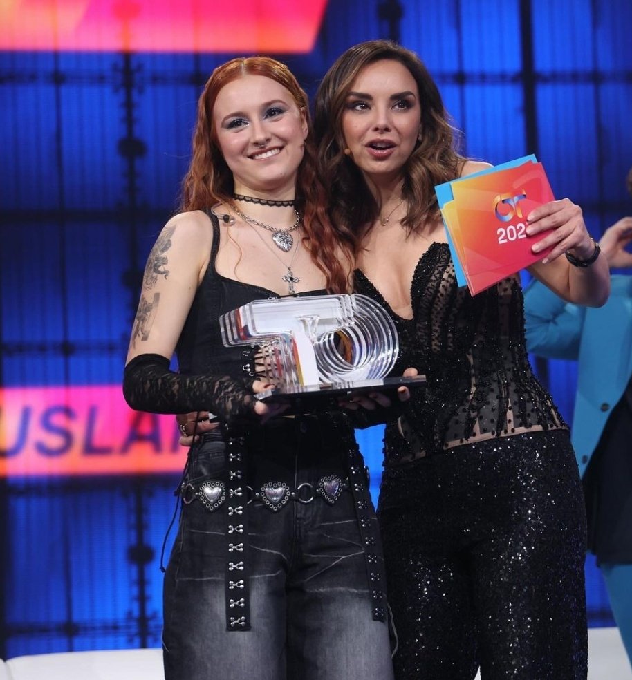 cocooralladoo's tweet photo. Naiara va a entregar el premio de ganadora, pero Ruslana deberia ir a a entregar TO? #OTDirecto15D https://t.co/ZxHqV27Fmb