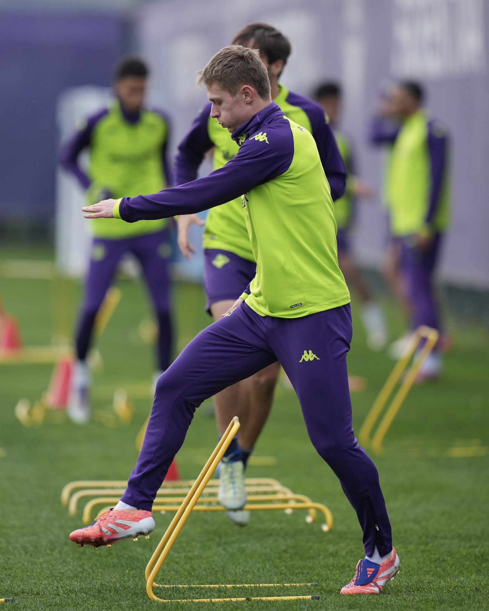 فيورنتينا الإيطالي يدخل نفقاً مظلماً بعد 15 مرحلة دون فوز في الكالتشيو. يقبع في المركز الأخير دون فوز مقابل 6 تعادلات 