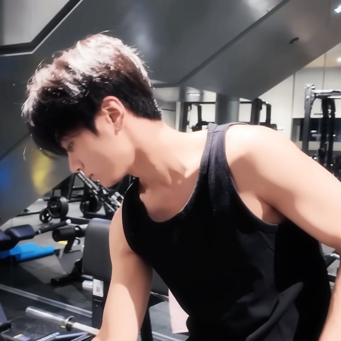 jongsegn's tweet image. Ayang clingy.