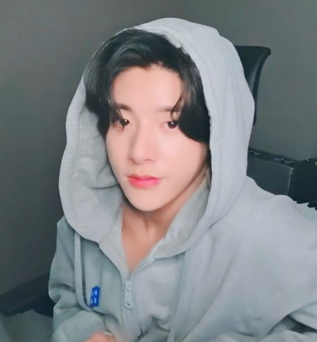 jongsegn's tweet image. Ayang clingy.