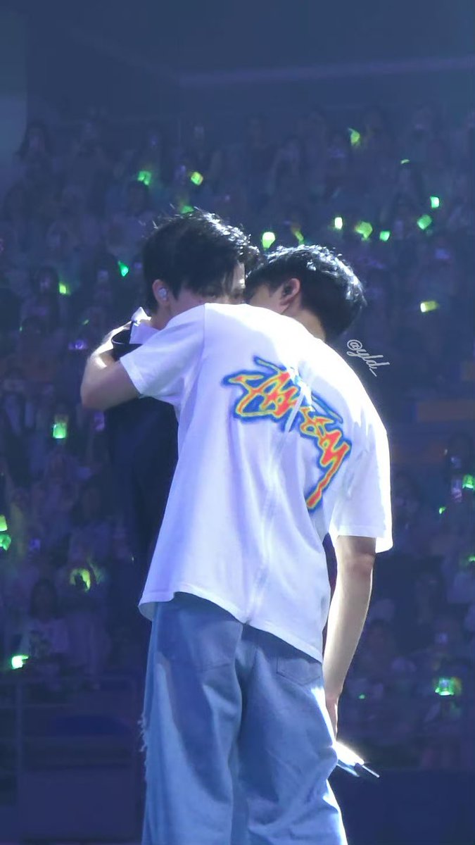 wavepaus's tweet image. THIS ANGLE…..,