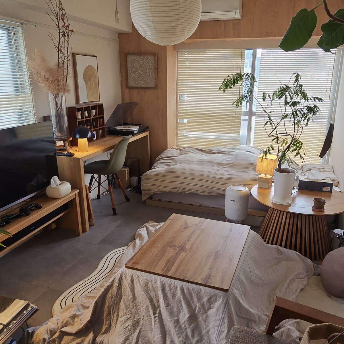 平日の夜、仕事の疲れを癒しながらクリスマス前の週末の予定を考える