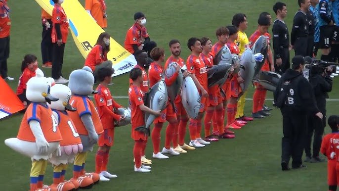 高知サポはカツオを担いでスタジアムに来ると聞きました
我々はマグロで応戦しましょう