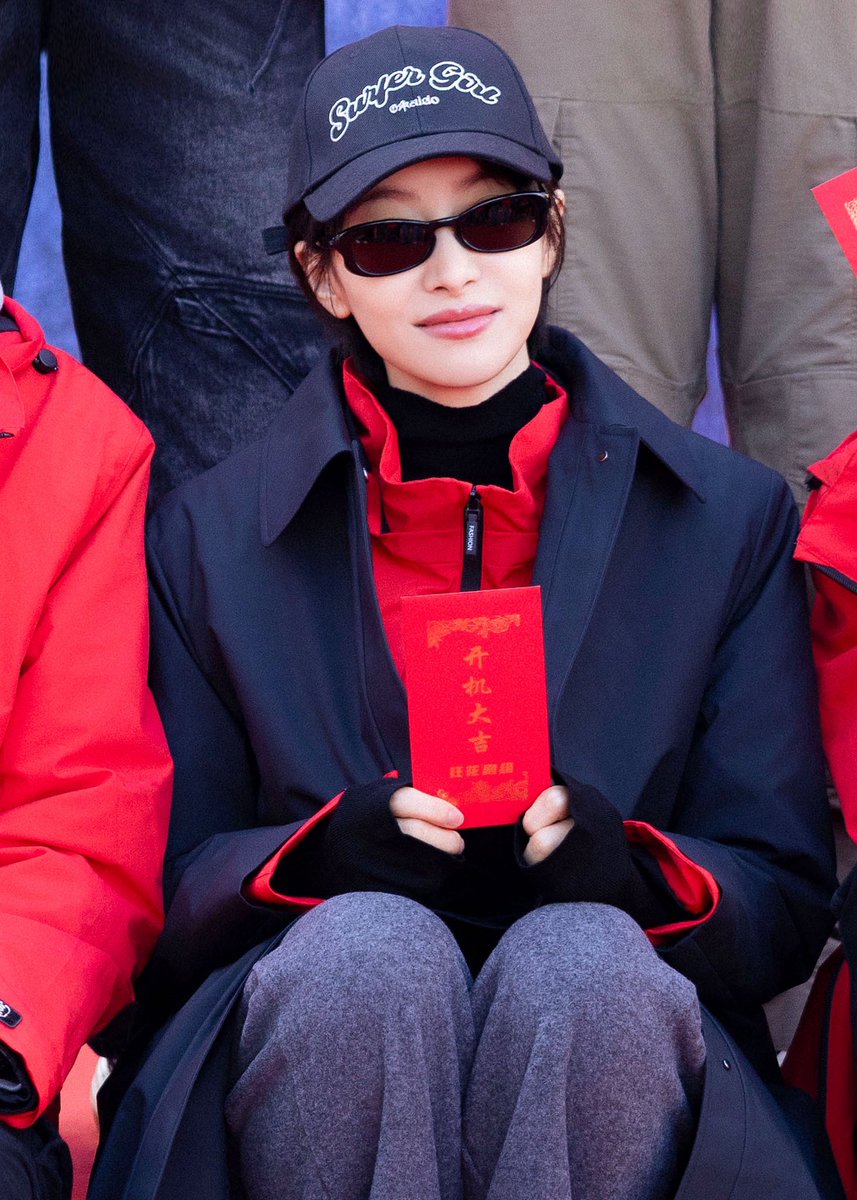 songqianarchive's tweet image. 📆 251215 - #SongQian for #WildBloom #狂花 booting ceremony. 🧧

Studio weibo update
🔗 m.weibo.cn/detail/5244138…
#victoriasong #宋茜