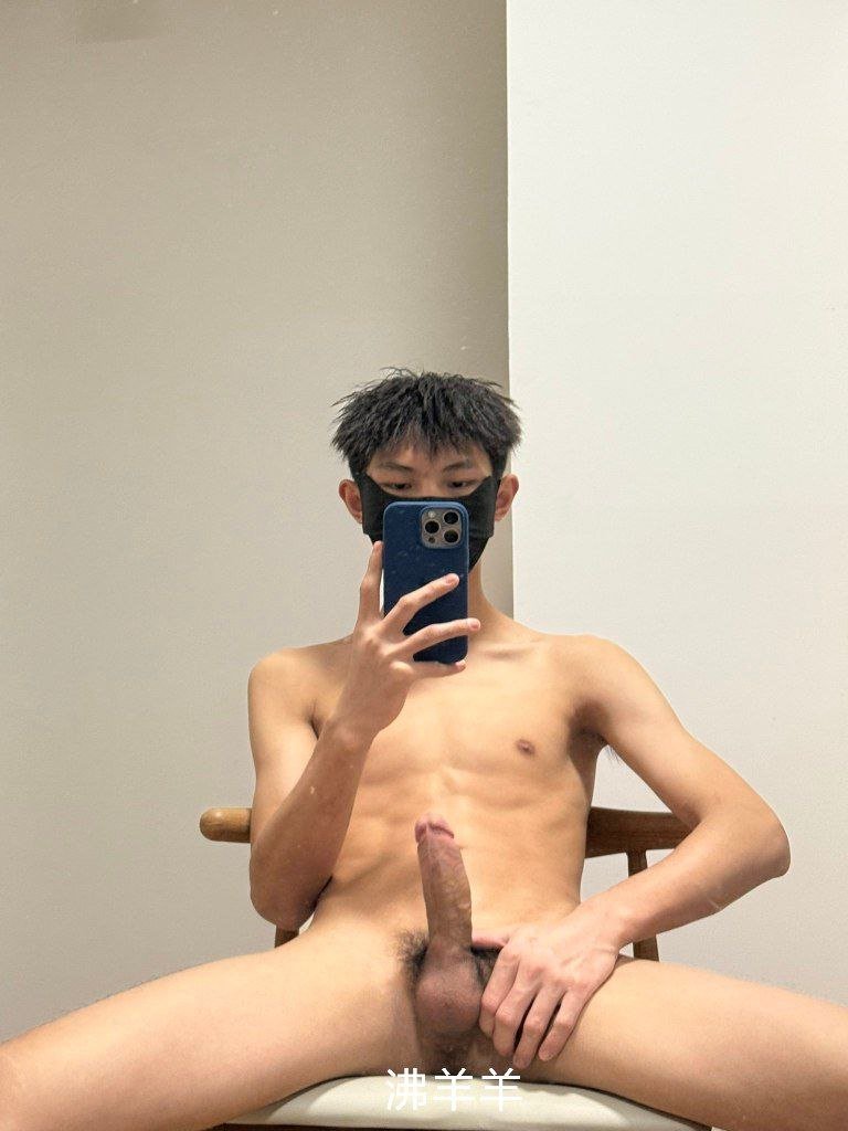 HannahDurian's tweet photo. 鸡巴硬的不行🥵宝宝要坐上来试试嘛，保证能一步到胃，顶到最深处，有没有敢来试试的哈哈哈 https://t.co/zUHAI4JlGs