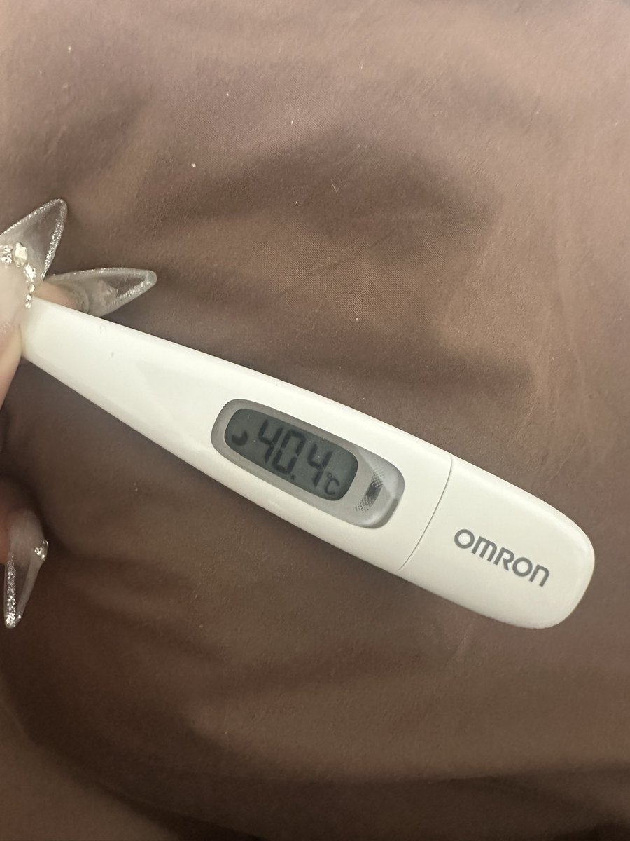 l662002__'s tweet photo. インフルでもない、コロナでもない、謎の熱が出て久々死にかけた〜😩😩
40.4度の体温計とか生まれて初めて見たかもしれん😇 https://t.co/7nRHBV76w2