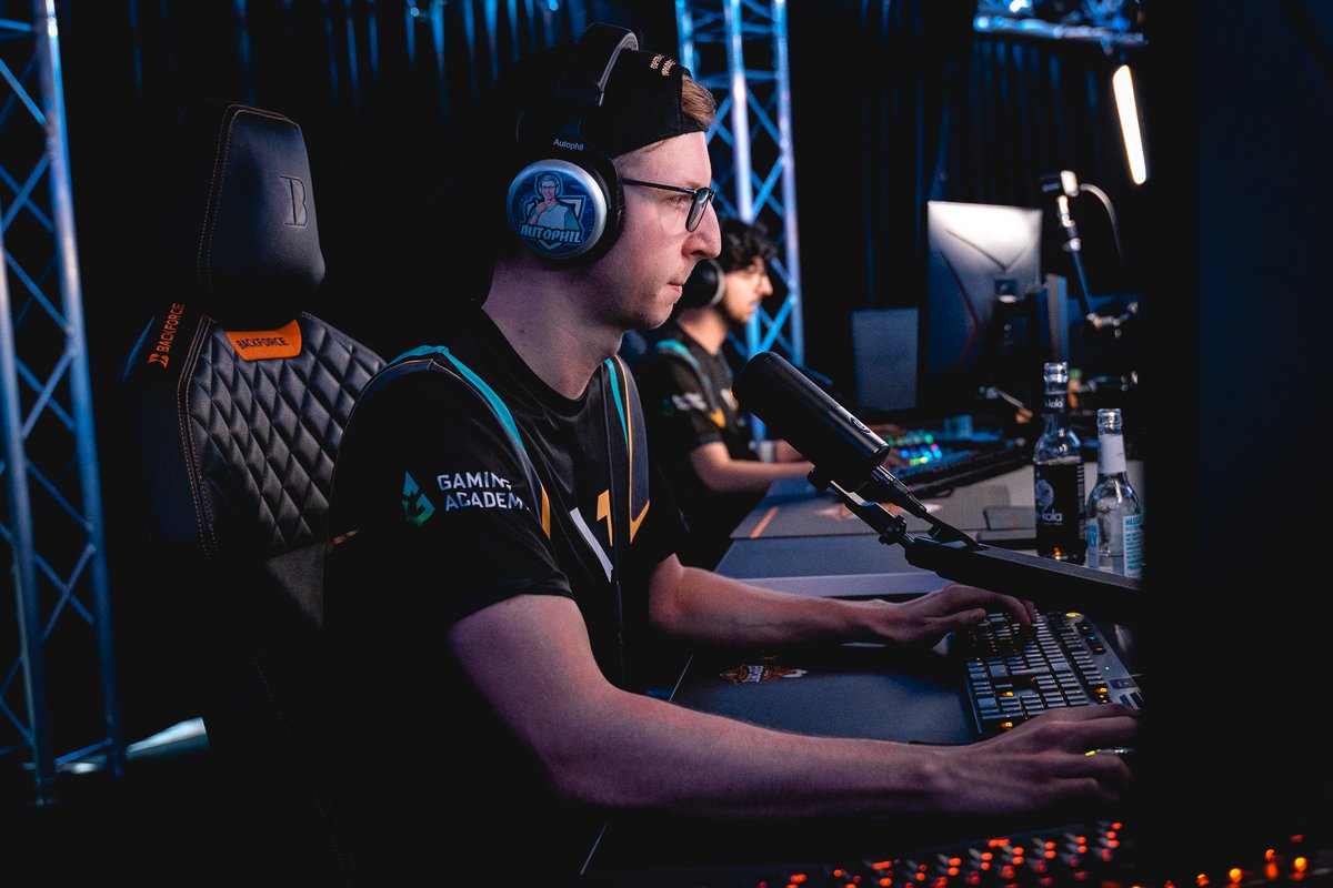 Autophil tweet media