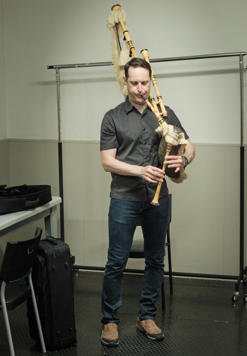 Mañana estaré en el IES "Dionisio Aguado" de Fuenlabrada realizando el taller "Gaitas del Mundo".
Es interesante ver cómo mis actividades didácticas han aumentado en la Comunidad de Madrid desde 2024, cuando empecé con la idea.
¡Una buena actividad cultural para antes de Navidad!