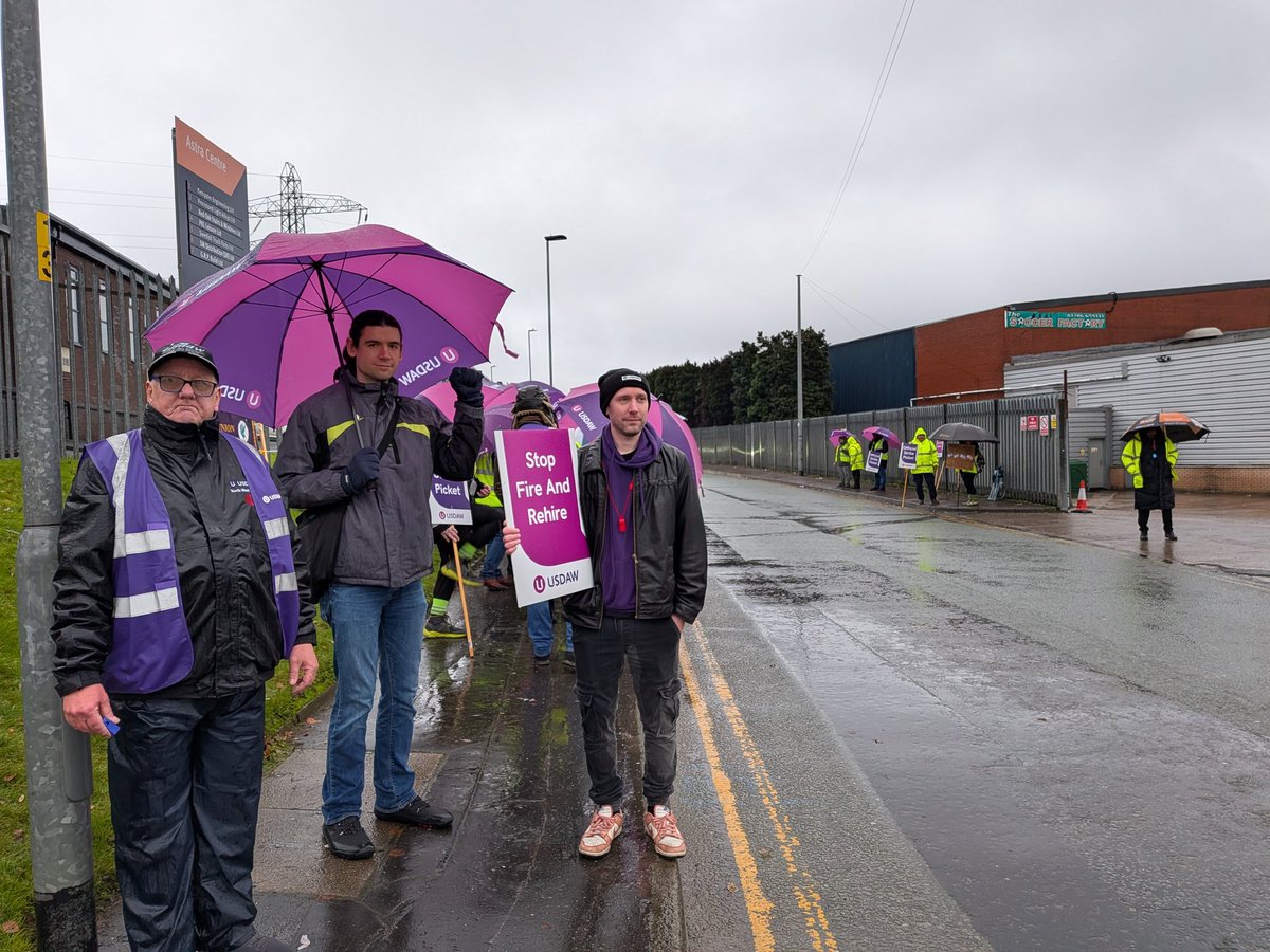 Supporting Tetrosyl workers on strike in Rochdale over fire and rehire were workers are losing paid breaks and between £4,000-£7,000 a year 

Find out more info about the dispute here - usdaw.org.uk/latest-news/te…