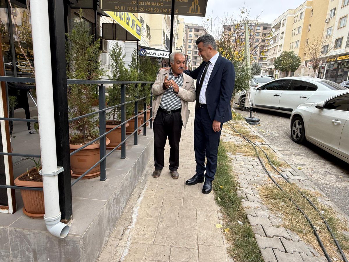 Gönüllerimiz bir, muhabbetimiz daim olsun.

📍Maşuk Bölgesi Esnaflarımızlayız.

1/ Maşuk Bölgesinde emeğin ve alın terinin en güzel örnekleri olan esnaflarımızı ziyaret ettik. Hayırlı işler bereketli kazançlar diledik, hal-hatır sorduk, gönül sohbetlerine ortak olduk.

#Esnaf