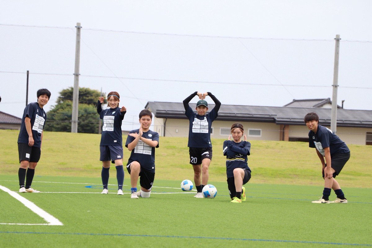mo___e8's tweet photo. 遅くなりましたが現役引退の決断をしました。今までずっと応援してくださった方々には感謝でしか���りません。小中高短大社会人でのサッカー人生はほんとに宝物です。サッカーを通して出会った人達のおかげでここまで続けてこれました。こんなに沢山の温かい言葉をありがとうございます
また会える日を https://t.co/8mYWVfpNWO