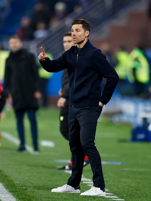 تشابي ألونسو يهاجم التحكيم بعد فوز ريال مدريد على ألافيس (2-1): «فينيسيوس تعرض لركلة جزاء واضحة، ولم أفهم عدم اللجوء للفار لست متفاجئًا».. المدرب شدد على أن الفوز ثمين في ملعب صعب، لكنه أكد أن الاستمرارية وتحسين الأداء أمران ضروريان مع ضغط المباريات قبل عطلة عيد الميلاد 