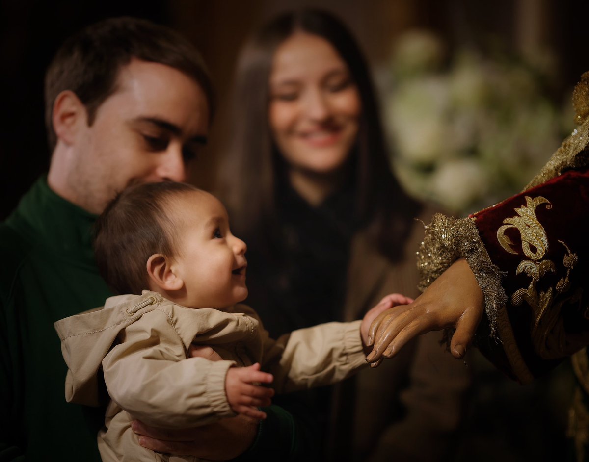 El tiempo ha llegado y es tiempo de amor. #BesamanoEsperanza25 #EsperanzadeTriana