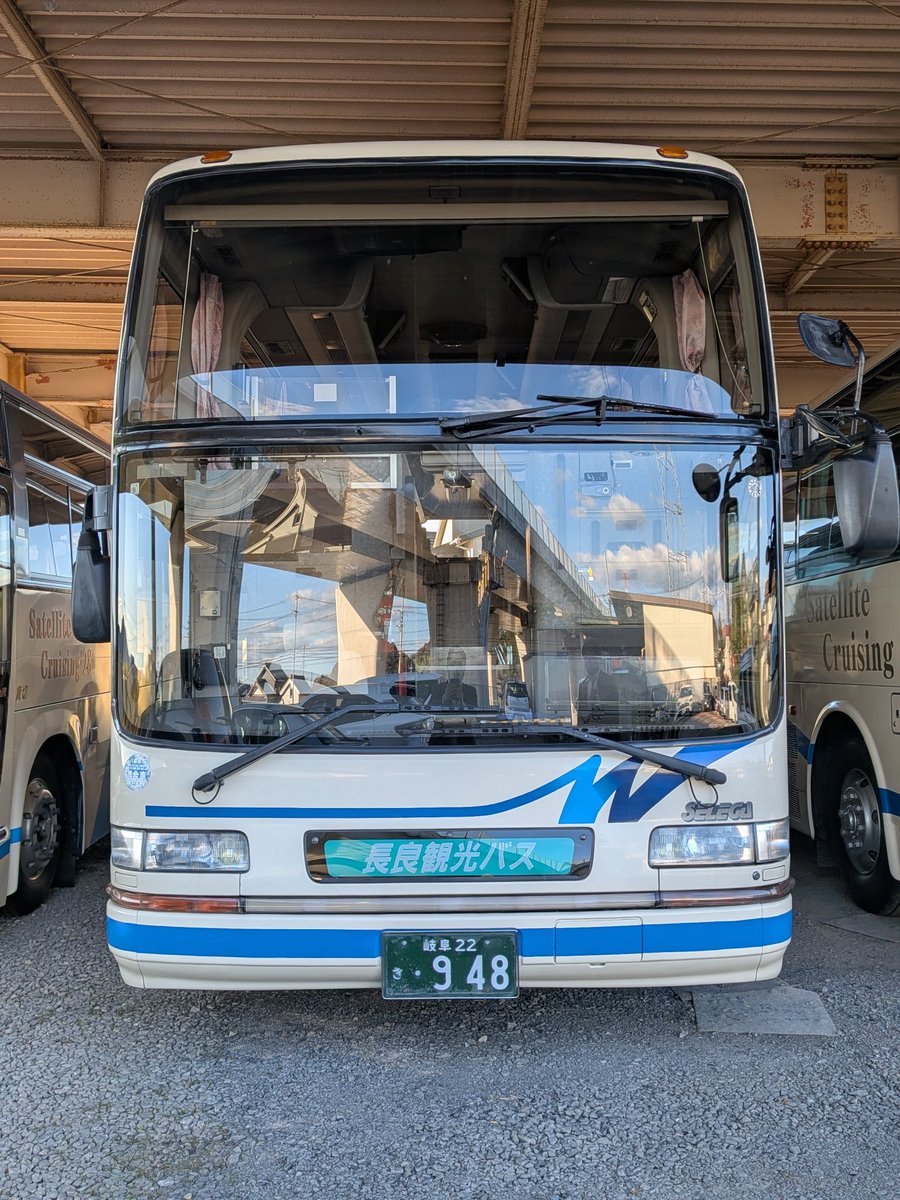 バスページです！ Bee Works】ラッピングバス走行中！ | お知らせ｜kataru net（カタル