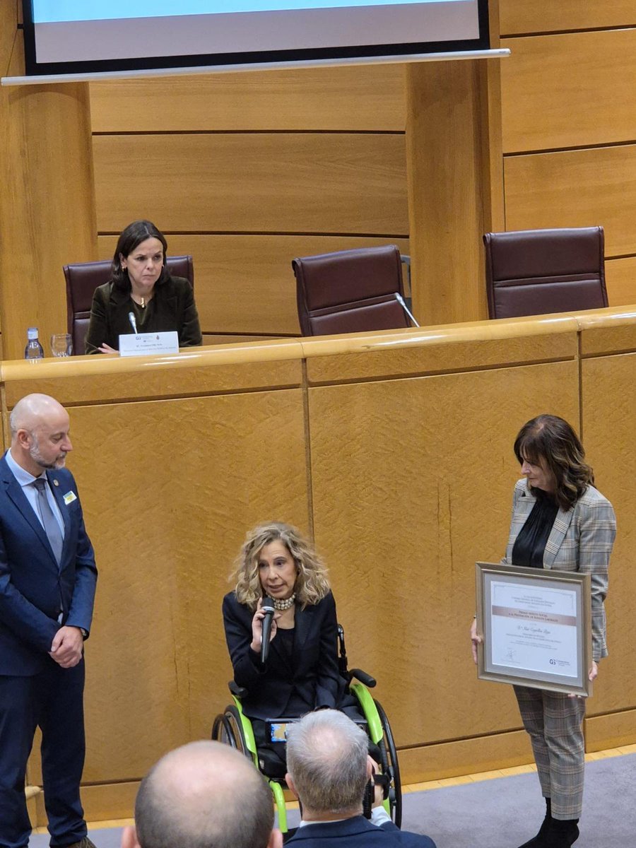 El 12/12 se celebró la XX edición de los Premios al Mérito Social 2025 en el Palacio del Senado.
Nuestra presidenta, Beatriz Coto, entregó la Mención de Honor a la Prevención de Riesgos Laborales a Mar Cogollos (AESLEME).
👏 ¡Enhorabuena a todos los galardonados!