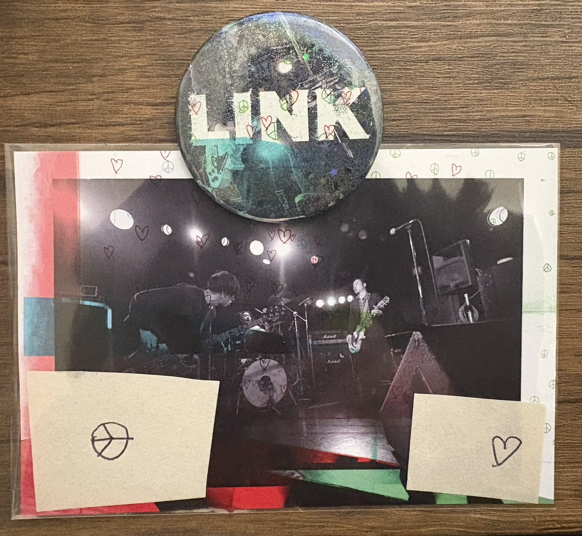 土曜はLINKワンマン！　
新しめの曲多めだったが宣言通りレア曲も多数。怠惰な日々とか嬉しかったなぁ。
柳井くんは言葉が追っつかない程の勢いで今日が楽しみだったと。
今現在のリアルなLINKが感じられた最高のワンマンだった！
購入したポストカードとバッジセットには手書きのラブとピースが！