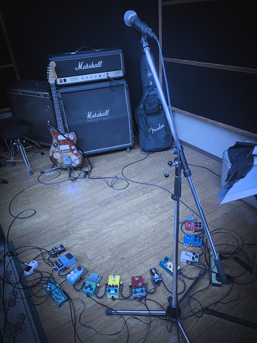 大江慎也 スタジオ。今日も大江さんは爆音で弾きまくっていた。嬉しい。ヤマ