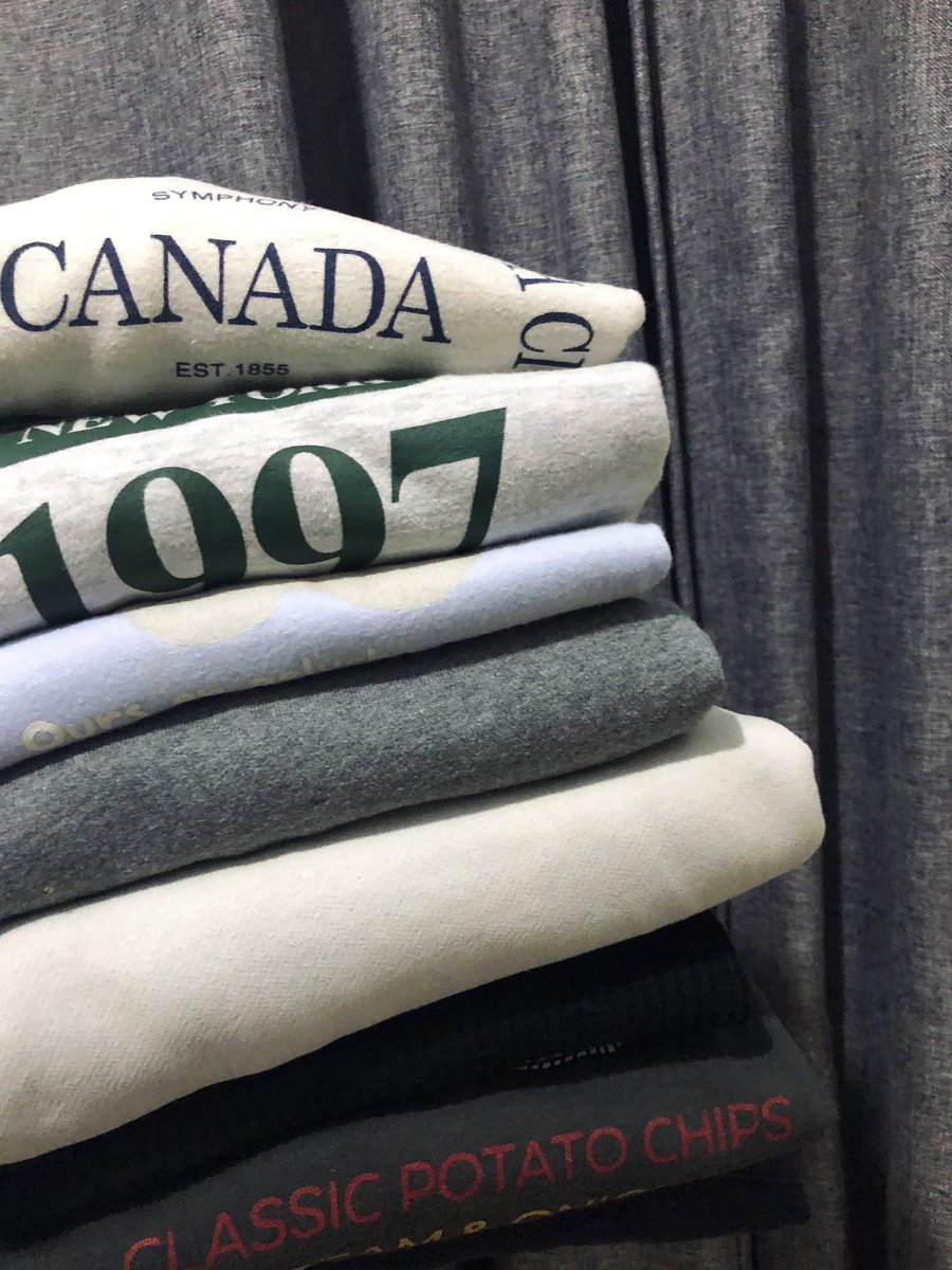 myntsr14's tweet photo. hi, aku mau preloved beberapa crewneck yg udh jarang bgt dipake niy. nanti malem insya Allah aku post ya, untuk harga under 50k aja 💸🧚🏻‍♀️ https://t.co/6Glk5YlrA6