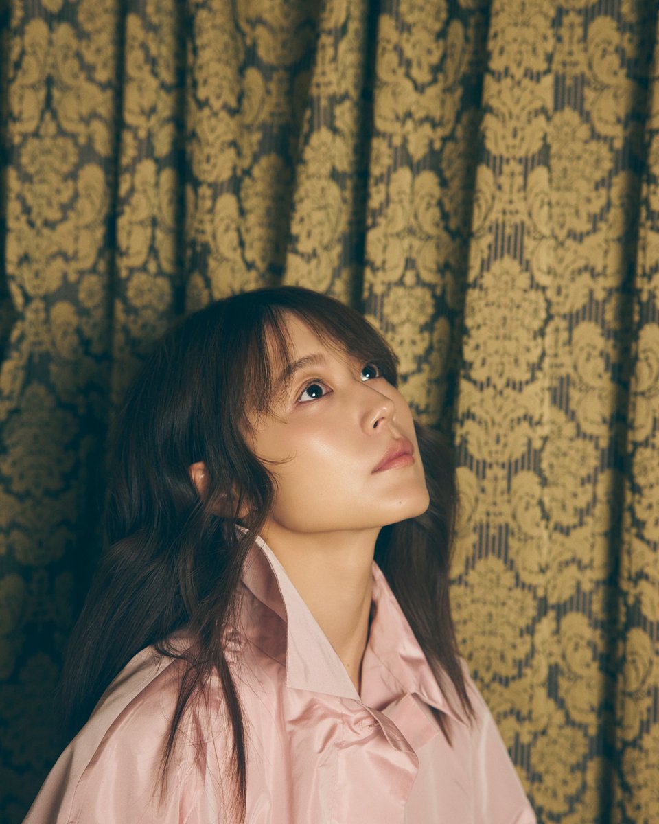 有村架純さんが @fashionsnap に登場。 #プラダ 2025年ホリデー