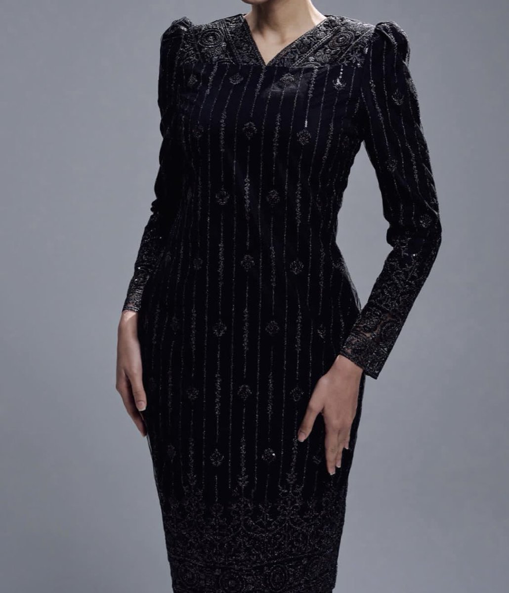 LAWAA BETUL BAJU RAYA JLABELLA 😭💖 suka gila detailings tiap bajuu lagi lagi dekat part tangan tuu. Rambang matanya nak pilihhh 😮‍💨