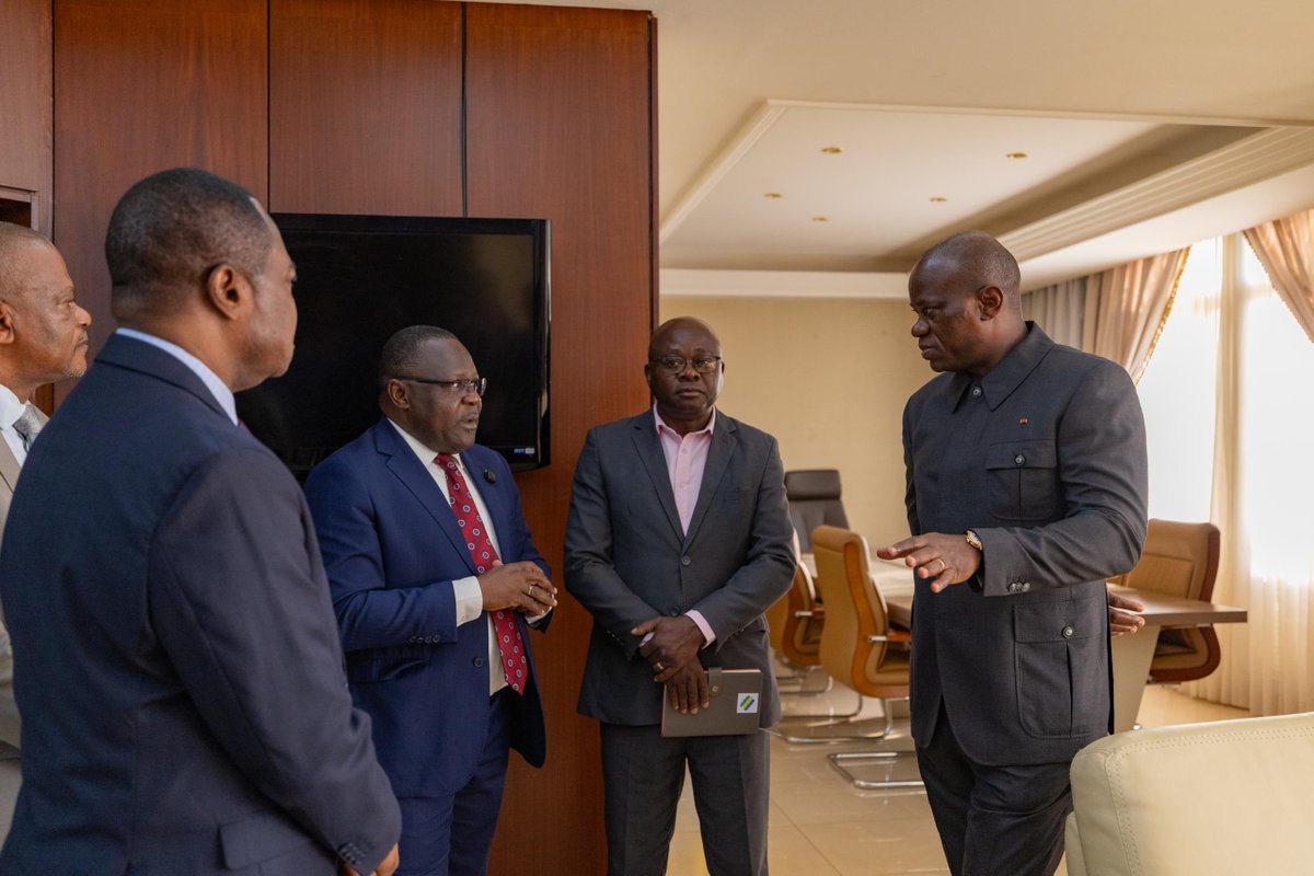 Le Président de la République, S. E. <a href="/oliguinguema/">Brice Clotaire Oligui Nguema</a>, a appelé les agents du ministère de l'<a href="/EmploiFPGOUVGA/">Emploi, Fonction publique et Travail</a> publique à plus de rigueur et de responsabilité.

Accélération de la digitalisation de l’administration, levier clé d’efficacité, de transparence et de modernisation,