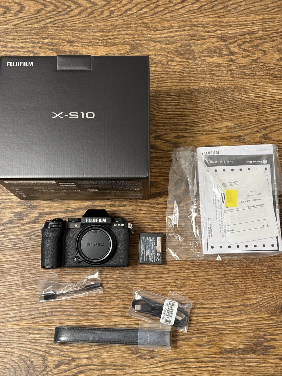 ボディ更新に伴い売りにだします 1枚目 富士フイルム X-S10 ボディ