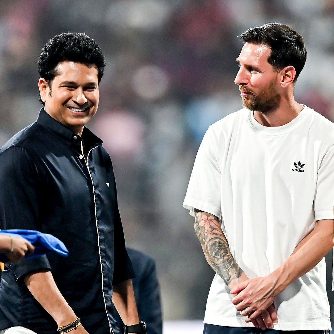 brfootball's tweet image. Leo Messi linked up with Indian cricket legend Sachin Tendulkar in Mumbai 🇮🇳🐐